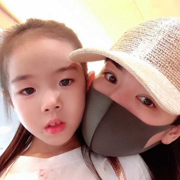 黄奕女儿哪年的黄奕女儿出生年份揭秘，探寻星二代的成长足迹