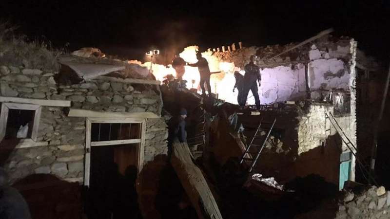 土耳其6.8级地震 视频关于土耳其发生的6.8级地震，您可以查看社交媒体平台或新闻网站，以找到相关的视频报道。这些平台通常会提供最新的视频内容，您可以轻松找到相关的地震视频。请注意，在查看视频时，要确认视频的来源和真实性，以确保您获取的信息准确无误。