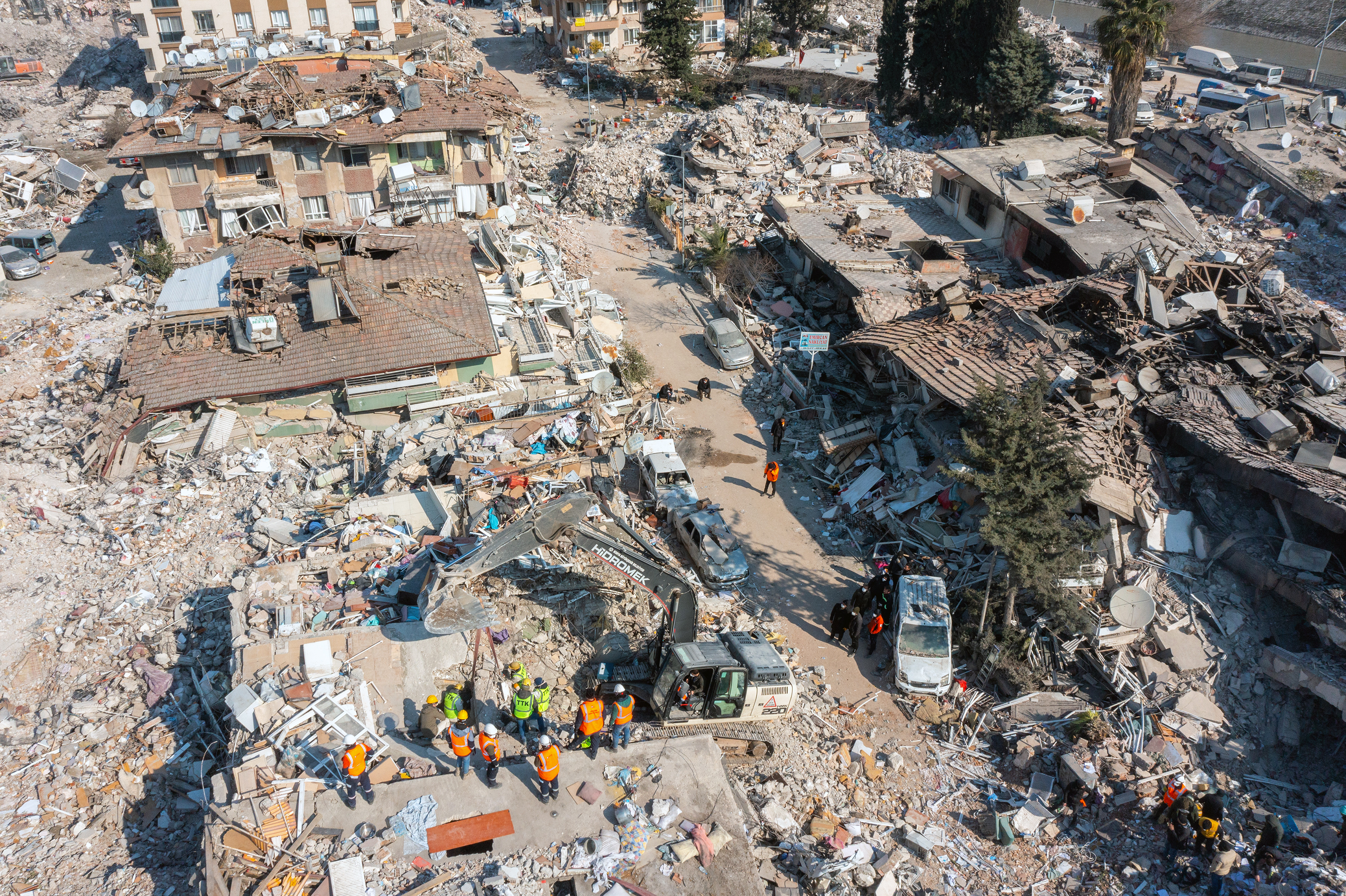 土耳其遭受地震灾害土耳其遭遇地震灾害，影响、救援与预防