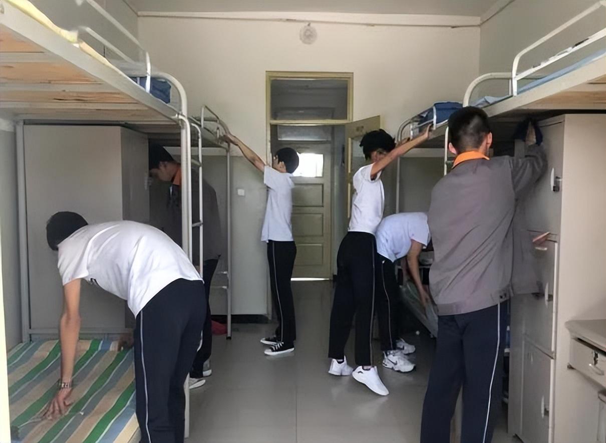 河南一中学举行大会河南一中学盛大举行大会，探索新时代教育新篇章
