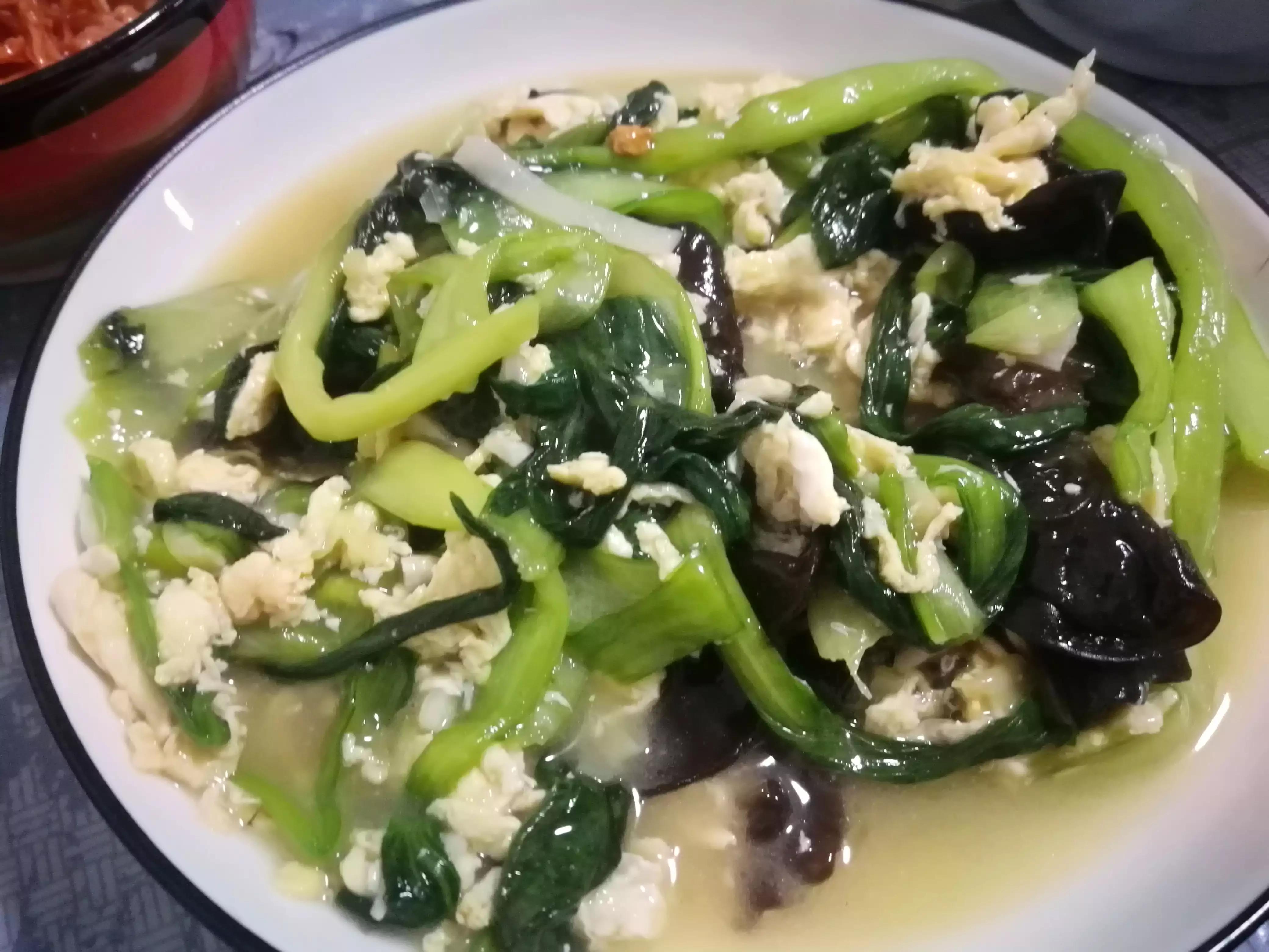工人食堂打饭视频由于我无法直接访问实时的视频内容，因此无法为您提供具体的工人食堂打饭视频。