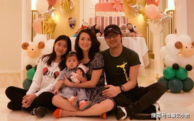 8岁孩子当榜一大姐榜一大姐通常是指那些在直播平台上为主播打赏大额礼物的粉丝，其中不乏一些经济实力雄厚的成年人。关于一个8岁的孩子成为所谓的榜一大姐，这显然是不合适的，也不符合社会常识和伦理道德。