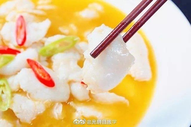 打工在饭堂吃饭的说说关于在饭堂吃饭的感受，打工的我有些心里话想说说。