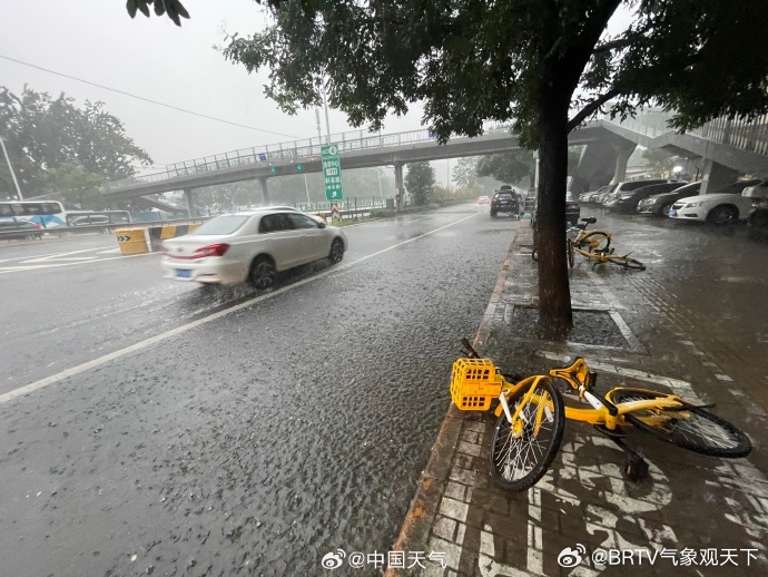 #北京下雨怎么办北京下雨怎么办，应对降雨天气的实用指南
